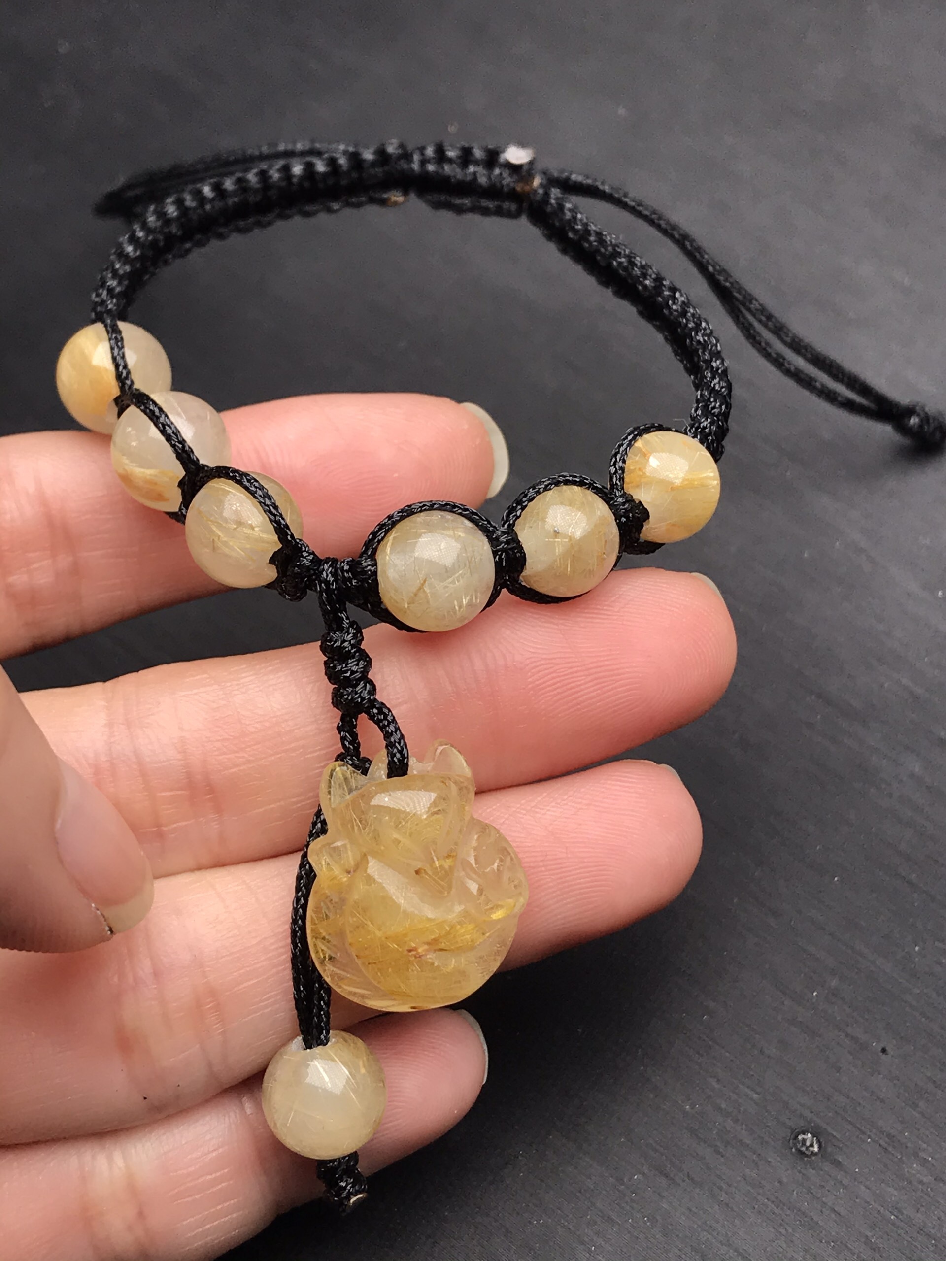 Vòng tay đá thạch anh tóc vàng mix hồ ly đan dây màu đen hoặc đỏ