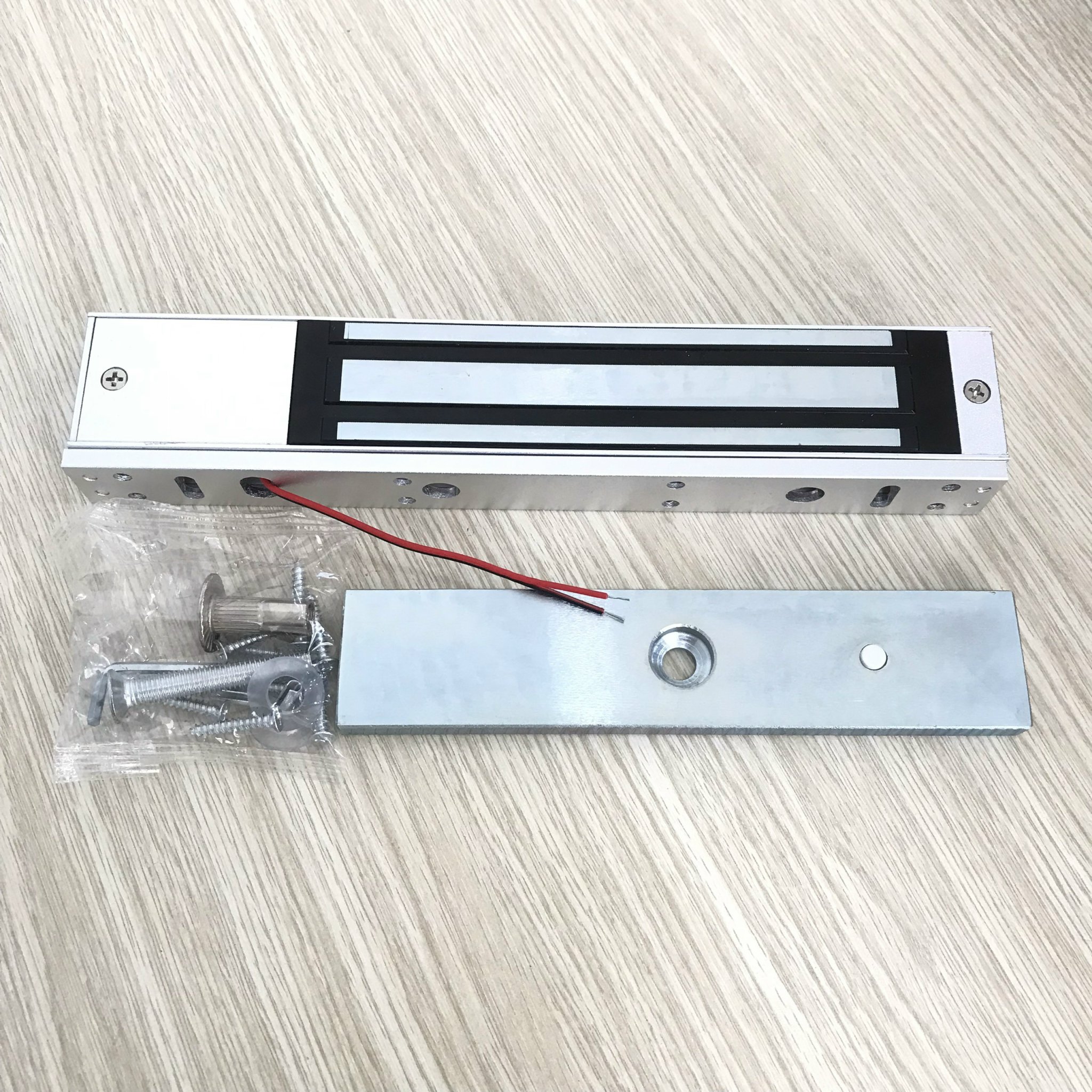 Khóa nam châm dùng cho cửa kính