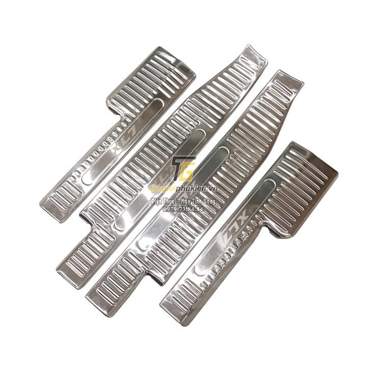 Bộ Ốp bậc cửa, Nẹp bước chân Suzuki XL7 - Mẫu INOX