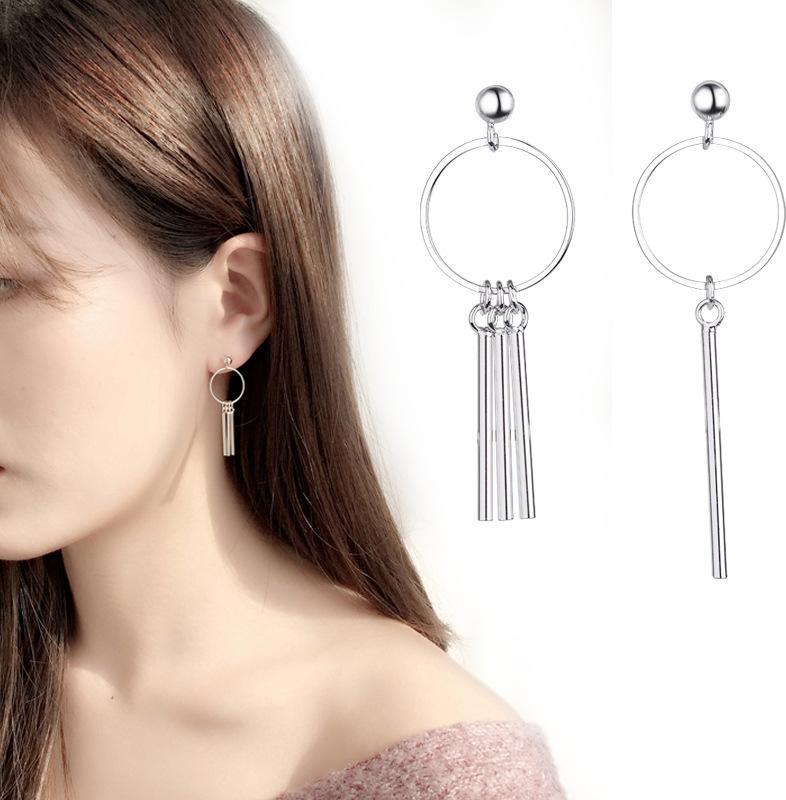 Khuyên tai cá tính bất đối xứng