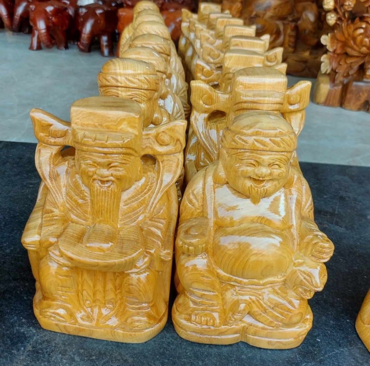 Tượng thần tài thổ địa gỗ pomu cao 20-25 cm