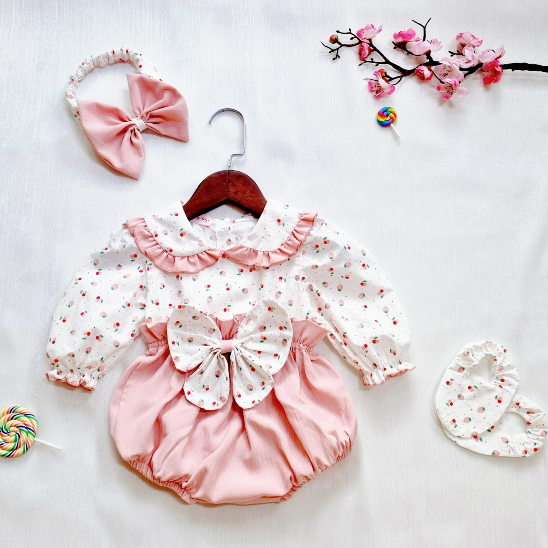 Body Nơ Cánh Bướm Màu Đỏ Cho Bé Gái 3 Đến 12kg Chất Thô Đũi Cotton