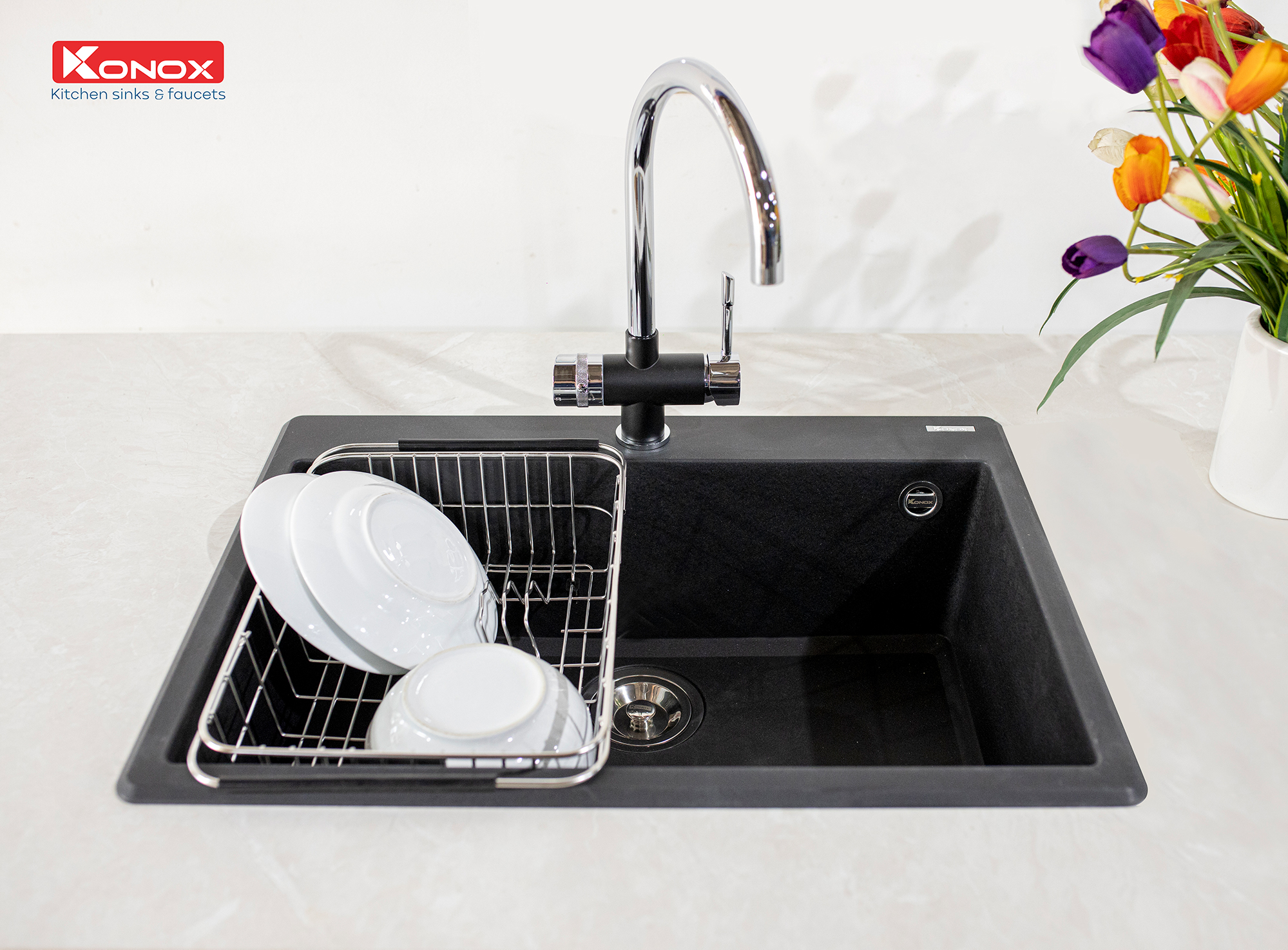 Vòi rửa bát 3 đường nước Konox, Model Trim-Water Black, 3 phiên bản màu, Bề mặt mạ PVD mạ vân đá, Lõi đồng tiêu chuẩn CW617N, Linh kiện phụ trợ dòng chảy nhập khẩu châu Âu, Bảo hành chính hãng 5 năm, Hàng chính hãng