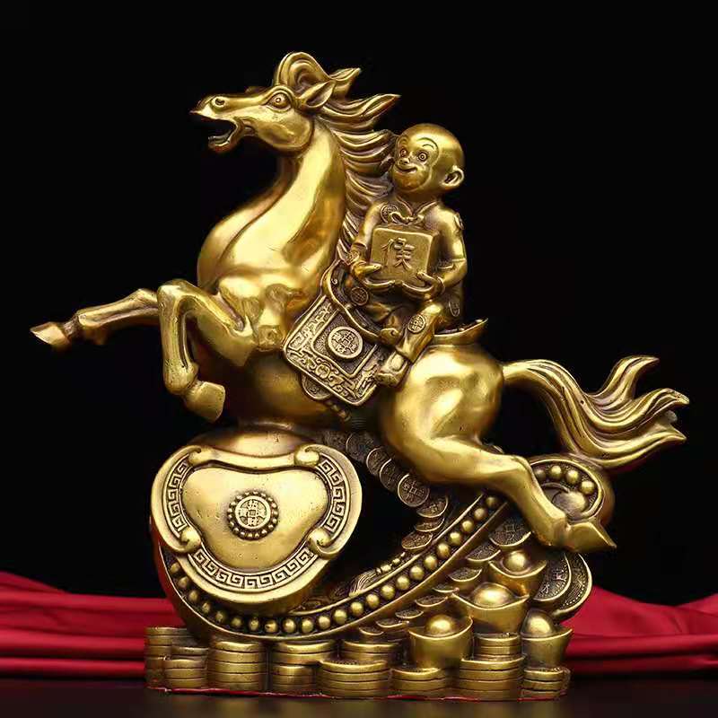 Tượng linh vật con khỉ cưỡi ngựa mã thượng phong hầu trên gậy như ý bằng đồng thau phong thủy Hồng Thắng