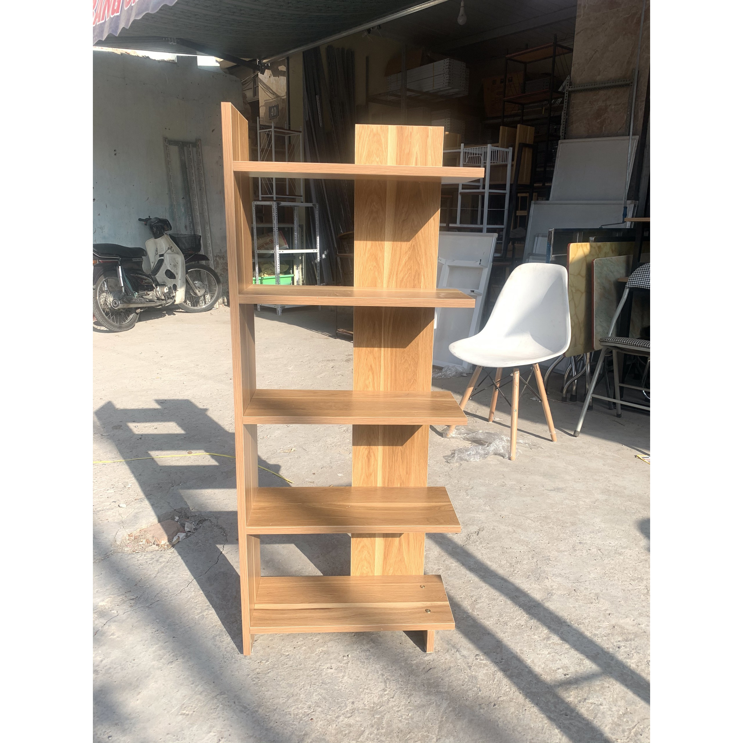 Kệ sách góc tường gỗ CN HT1250