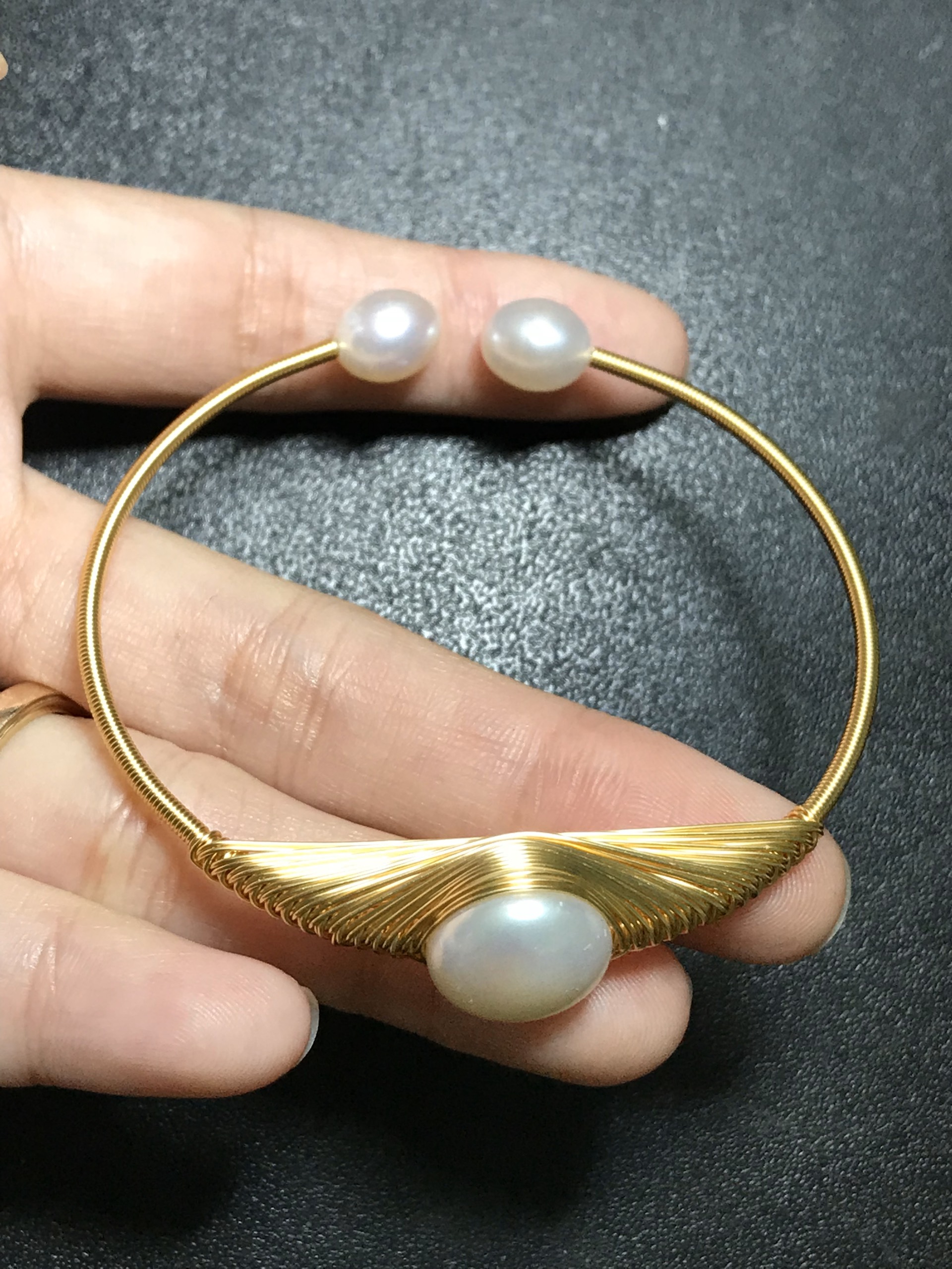Vòng tay ngọc trai handmade đan dây đồng rất xinh