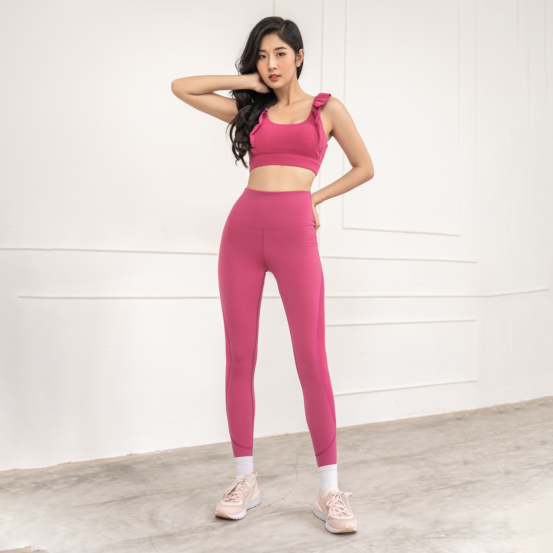 Set Đồ Tập Yoga Gym Luxury Hibi Sports H151 Áo Phối Bèo Lưng V Ba Dây Ngang, Màu Hồng, Kèm Mút Ngực, Chất Vải Rib kết hợp Hi-Fabri