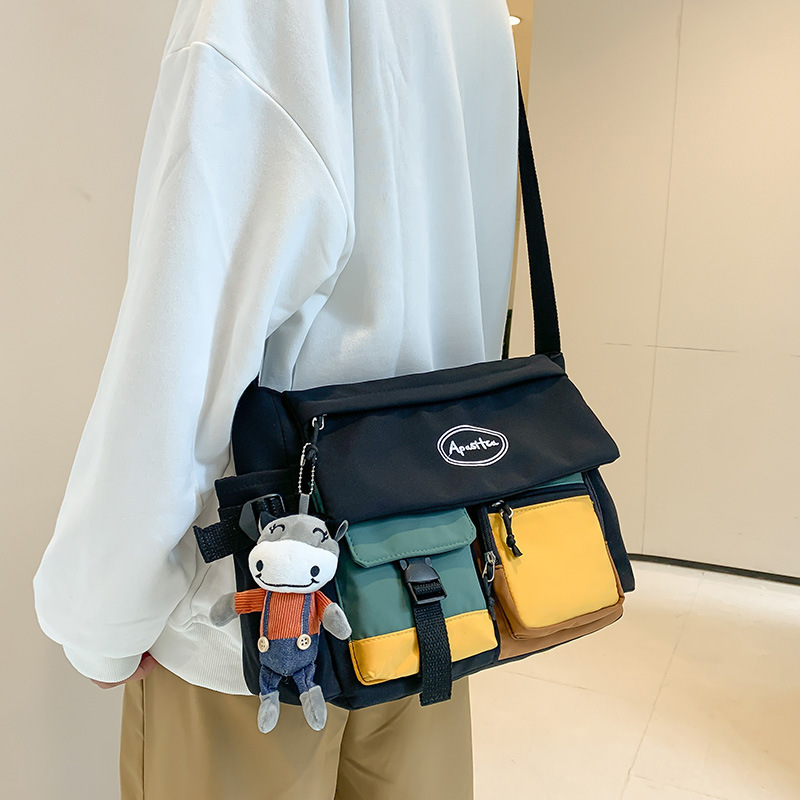 Túi đeo chéo nam - BEE GEE DCN9132A