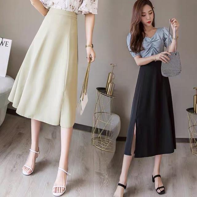 Chân váy xoè nhẹ sẻ trước dáng dài 70cm