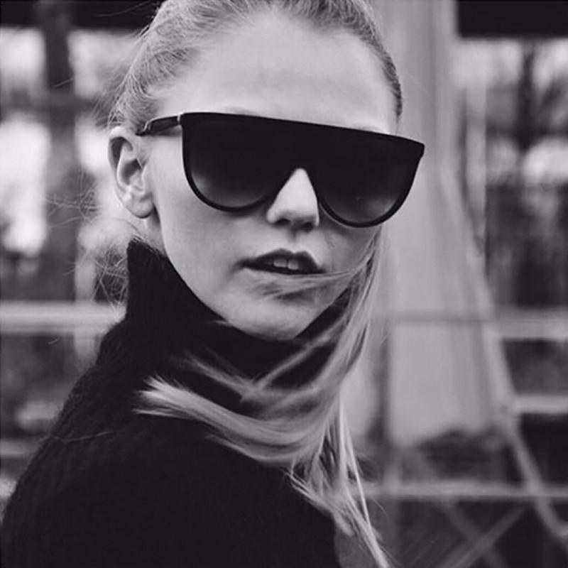 Kính Mát Oversized Hình Mặt Nạ Độc Đáo