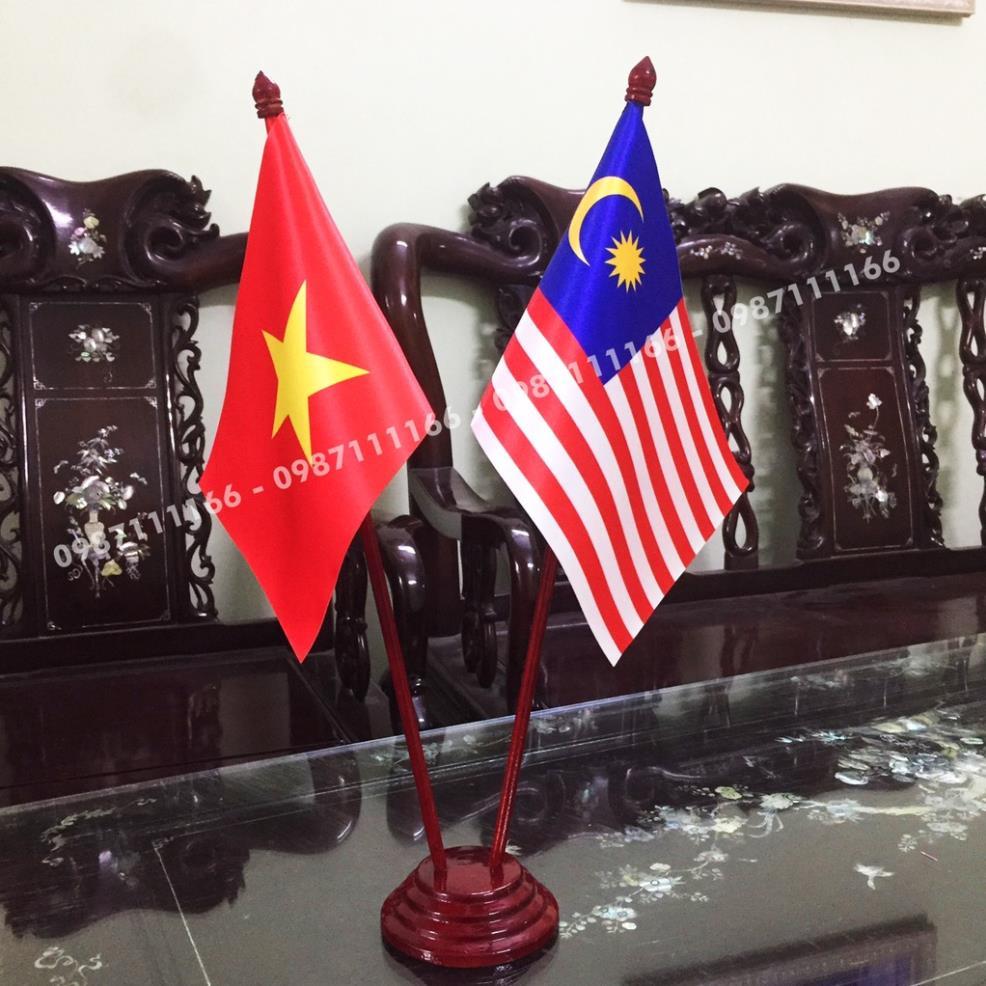 Cờ Để Bàn Đế gỗ Cắm 2 cờ  Việt Nam - Malaysia In Kỹ Thuật Số