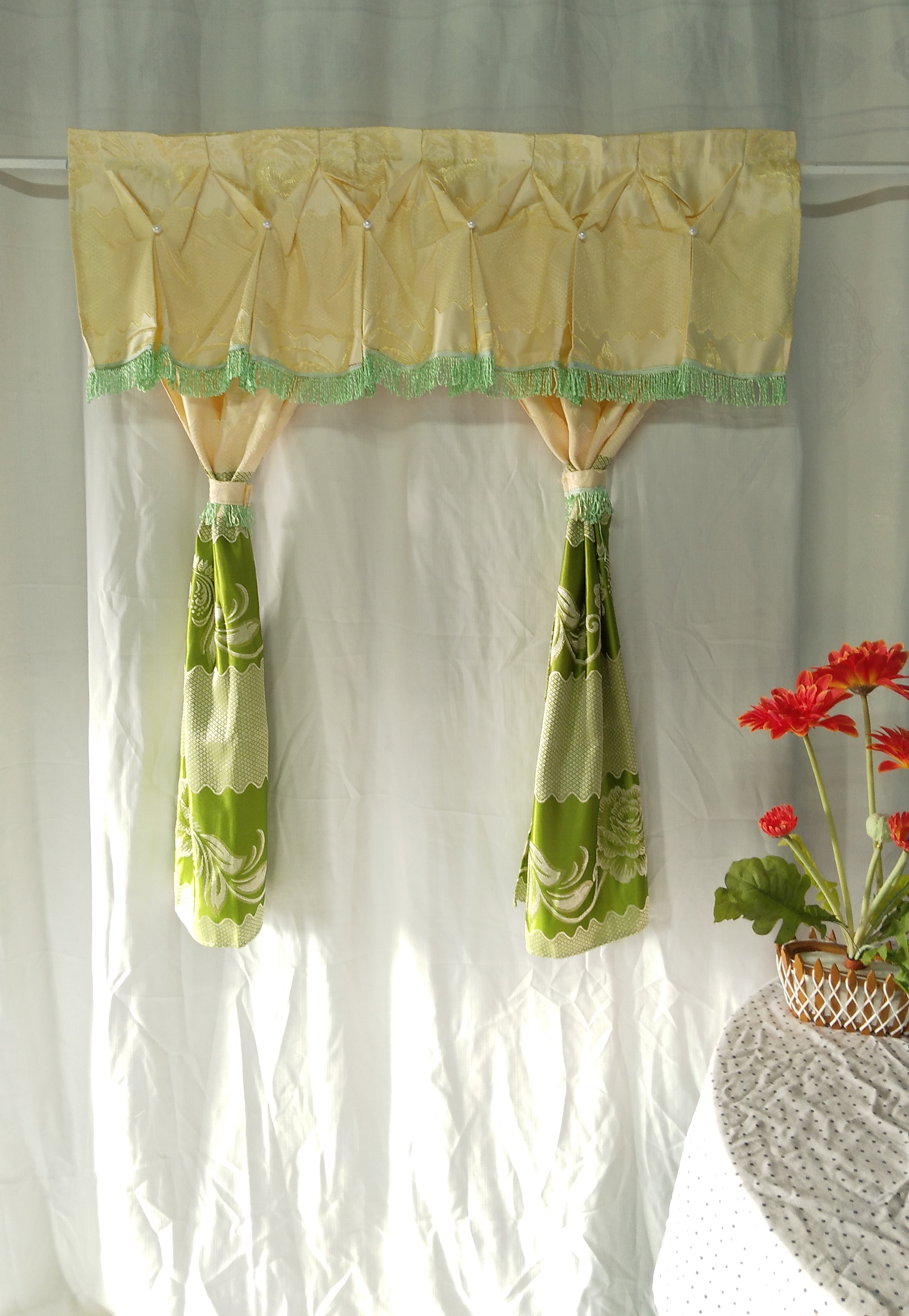 Rèm Cửa Sổ Thanh Ngọc Ngang Từ 1m đến 1,2m x Cao 1,2m Vải Gấm Màu Xanh Ngọc Xẻ Giữa