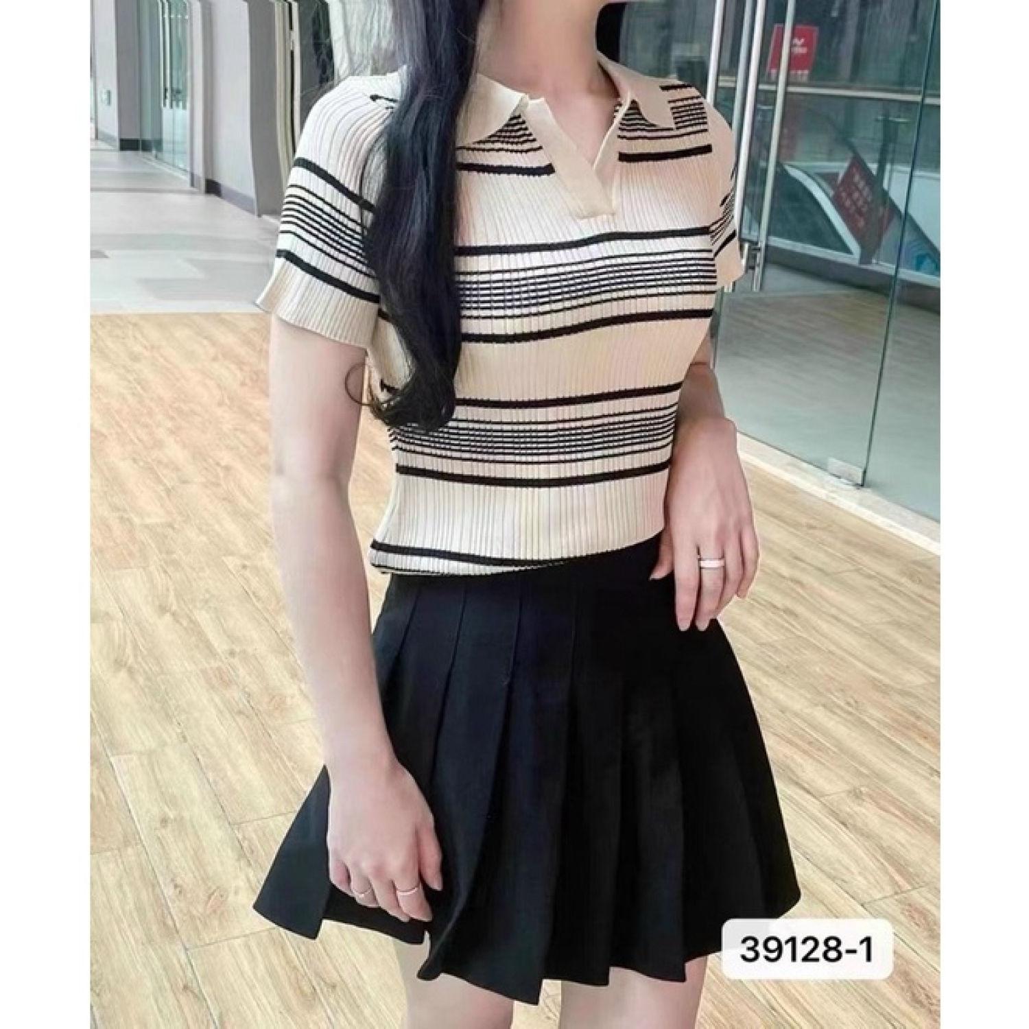 Áo len nữ Montoghi dệt kim KẺ NGANG 2 MÀU cổ đức thanh lịch và năng động