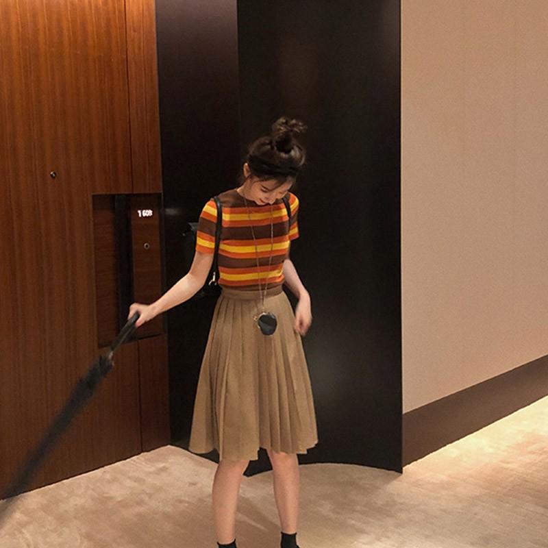 Áo thun tay ngắn hoạ tiết kẻ sọc thiết kế đơn giản dễ phối đồ