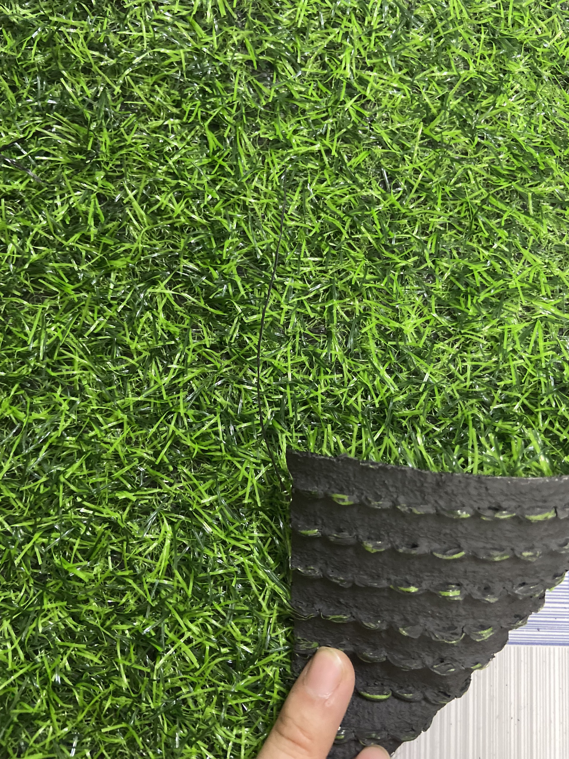 Cỏ nhân tạo 2cm giá rẻ, cỏ lót sàn, trang trí sự kiện ngắn ngày - VNG-20C3