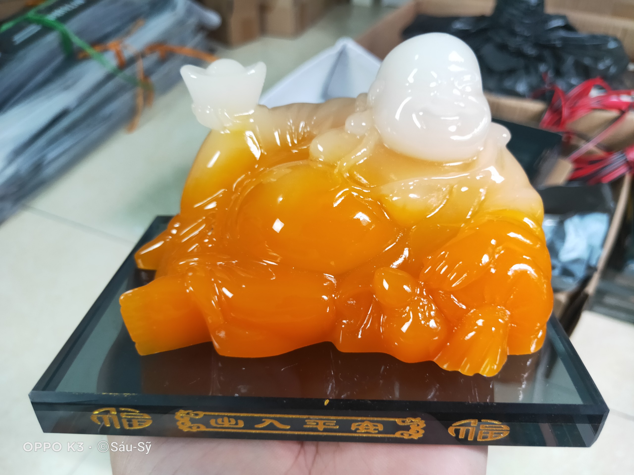Tượng phật Di lặc Vàng ánh trắng đặt taplo ô tô tay cầm kim ngân