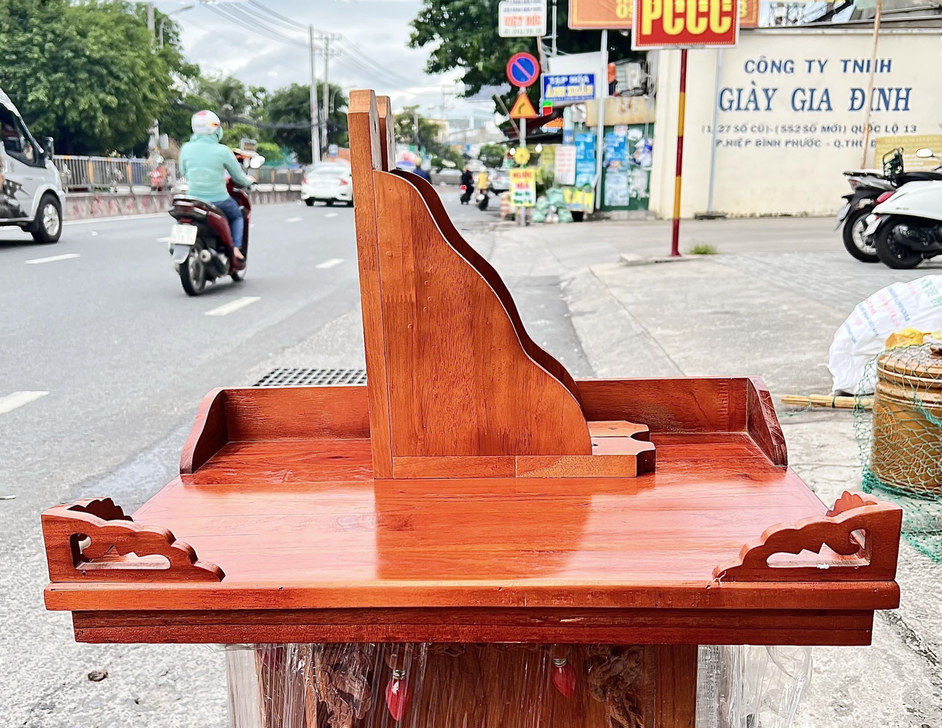 Bàn thờ treo tường gỗ Xoan Đào ngang 60cm – 2 màu