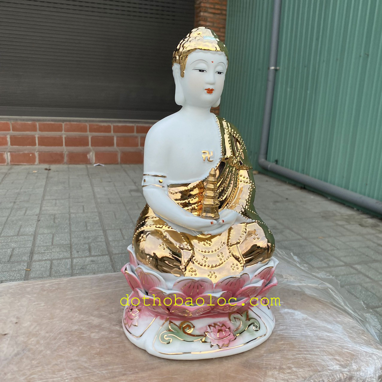 Tượng Phật Thích Ca Mâu Ni ngồi trên đài sen bằng sứ cao cấp – Cao 31cm