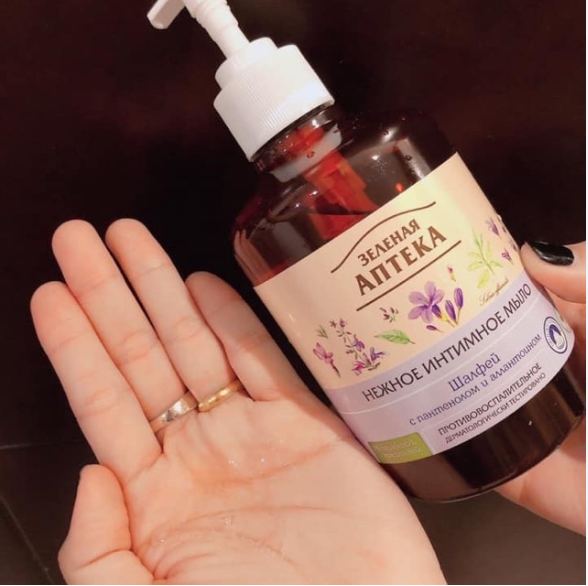 Dung dịch vệ sinh Green Pharmacy chai dạng gel 370ml