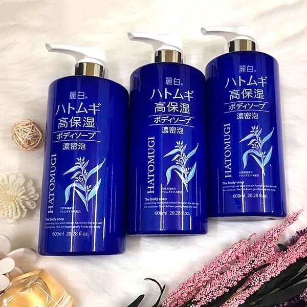 SỮA TẮM TRẮNG DA HATOMUGI,Ý DĨ MẪU MỚI - Chai Xanh 600ml.( không có tem phụ- không xuất hóa đơn )