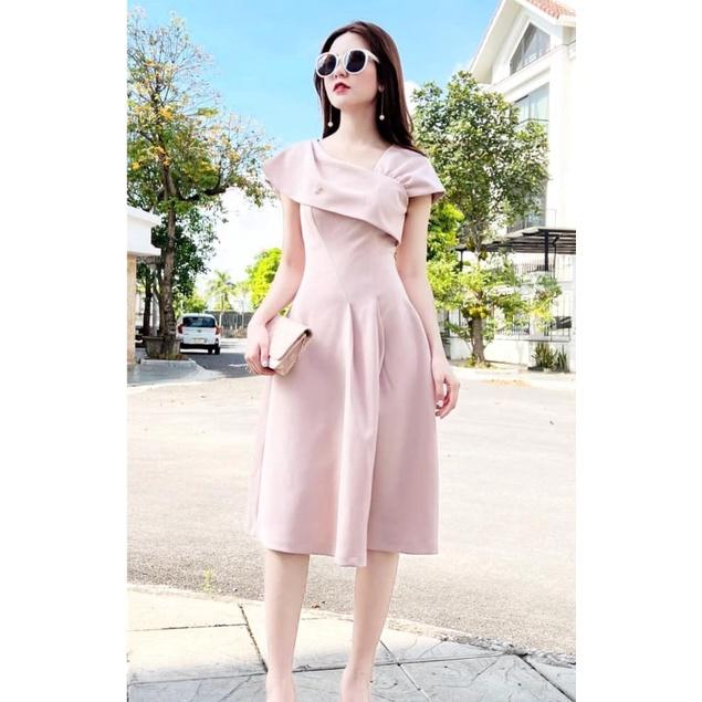 Đầm Thiết Kế Ginny Dress Lệch Vai Kèm Tag Cài - Váy Thiết Kế Cao Cấp Màu Be