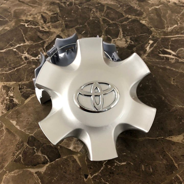 Logo chụp mâm, ốp lazang bánh sau xe ô tô Toyota Hilux 2008-2012 và Toyota Fortuner 2005-2011