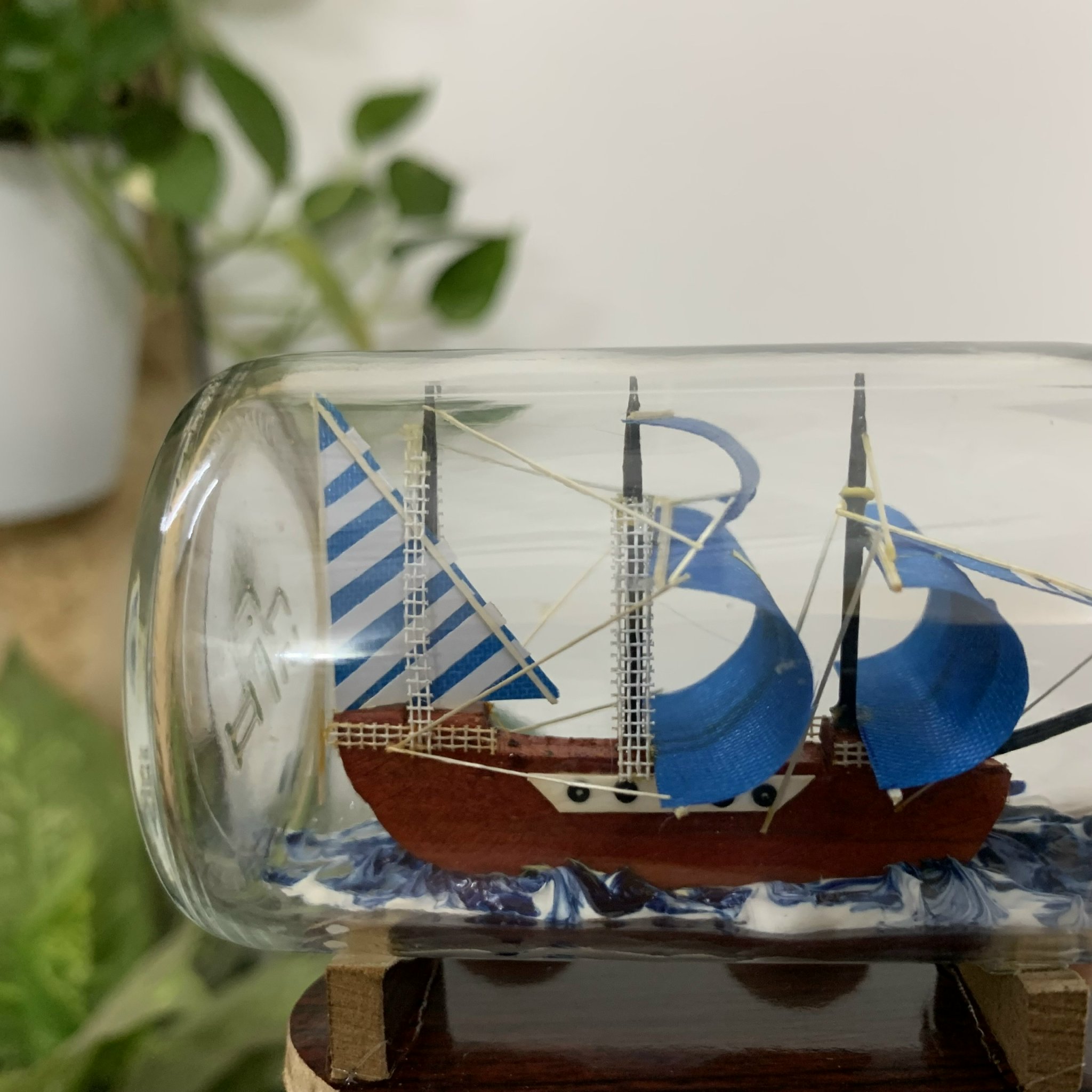 Mô hình thuyền gỗ trong chai thủy tinh nhỏ N4