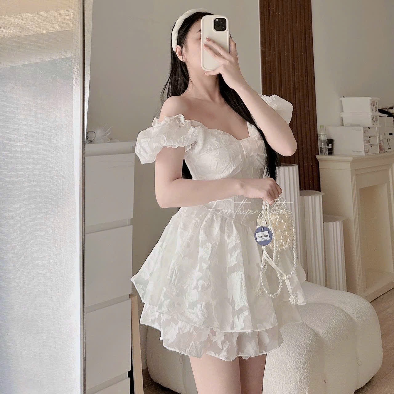 Đầm trắng tầng tay phồng cổ vuông tiểu thư