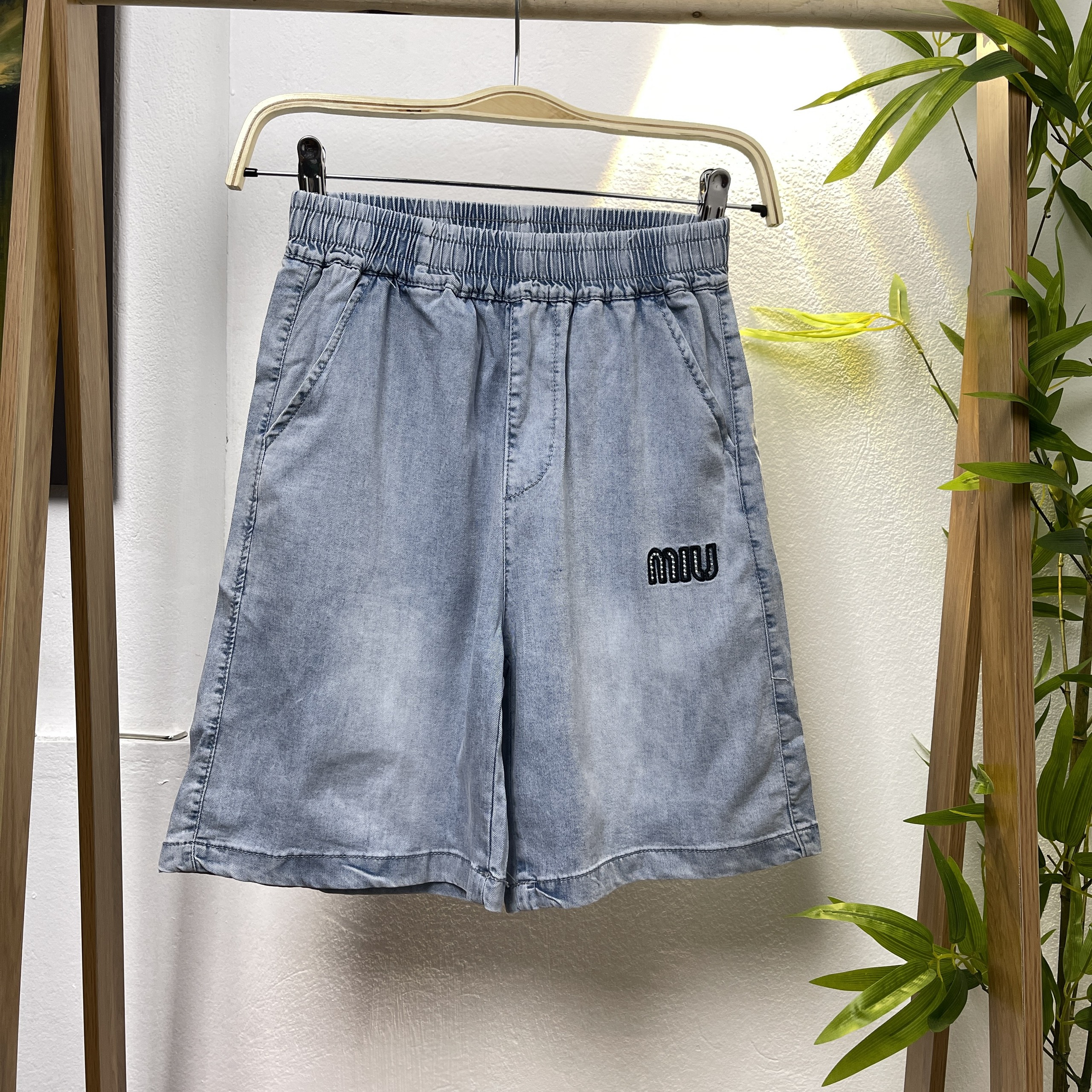 Quần jean bé gái lửng size đại 9-15 chữ MIU đính đá vải cao cấp kiểu dáng thời trang