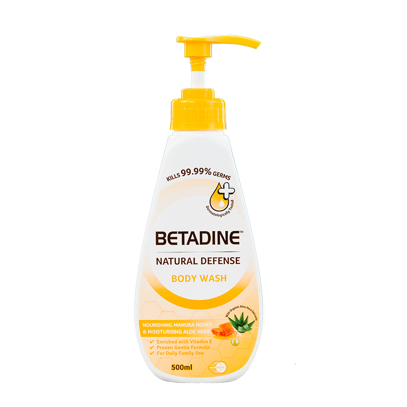 Combo sữa tắm kháng khuẩn Betadine hương mật ong Manuka chai 500ml + Bọt vệ sinh phụ nữ Betadine Moisturising - chai 100ml