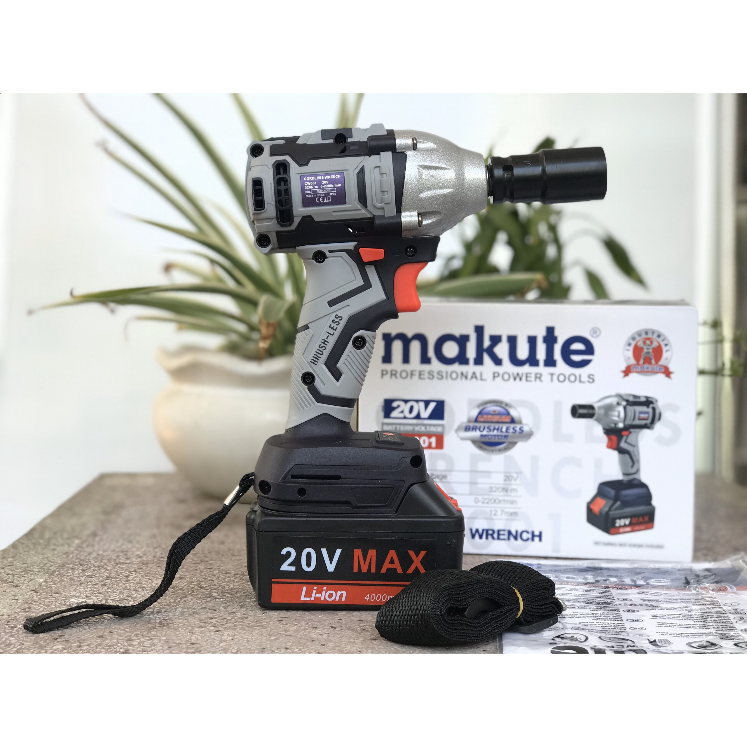 Máy vặn siết bu lông dùng pin 20V MAKUTE 20V CW001 - Hàng chính hãng