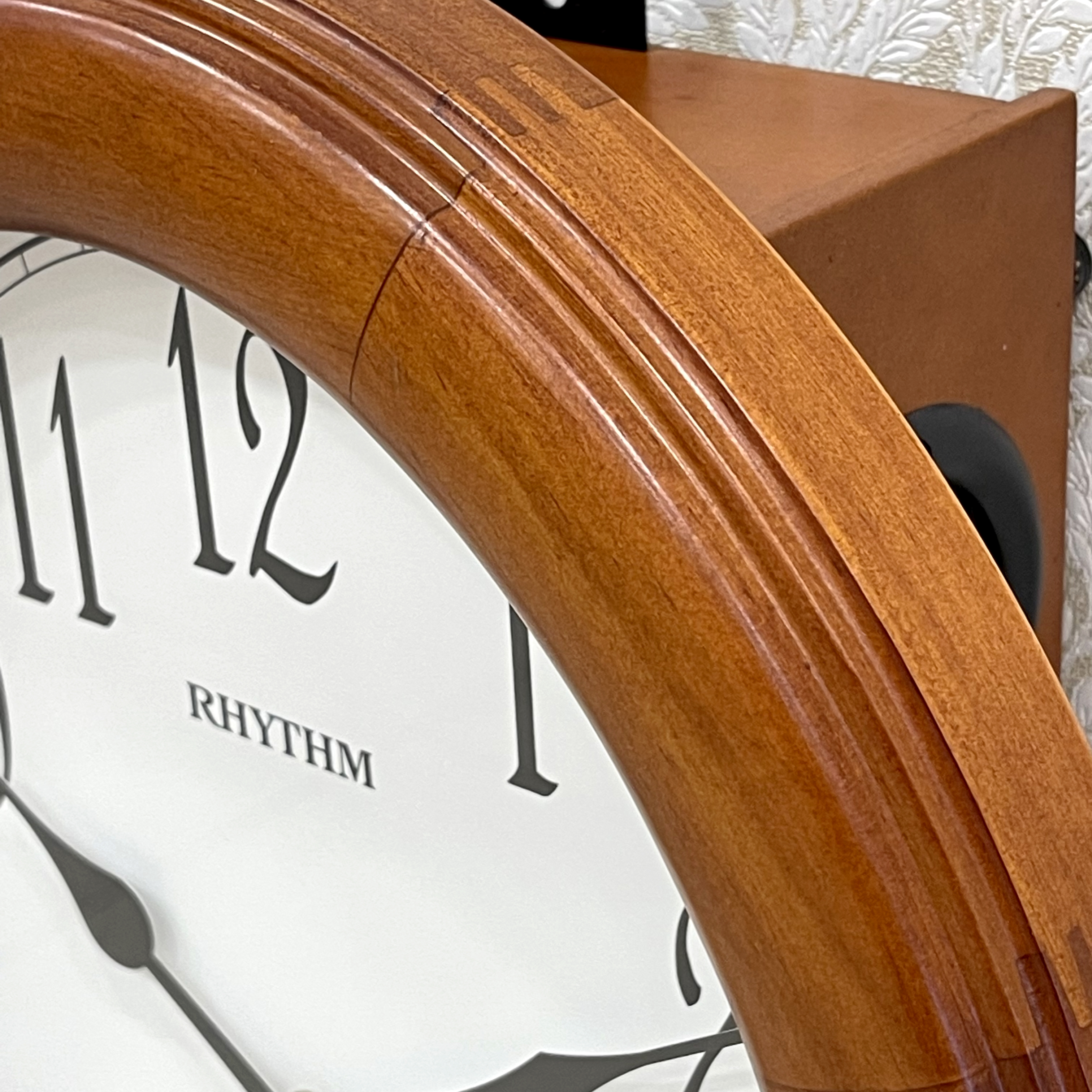 Đồng hồ treo tường RHYTHM SIP Wall Clocks CMJ576NR06 , Vỏ màu Nâu