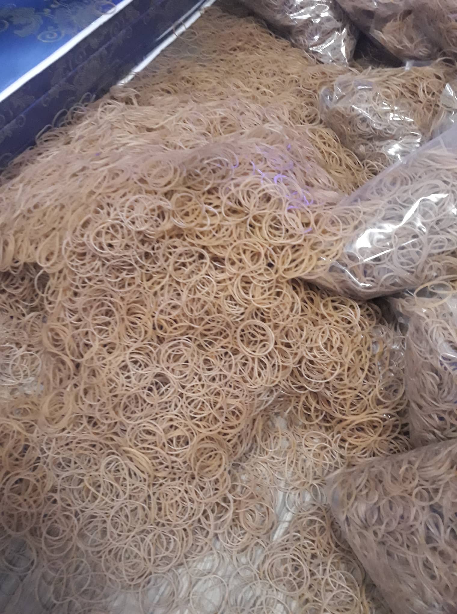 Dây thu khoanh màu vàng