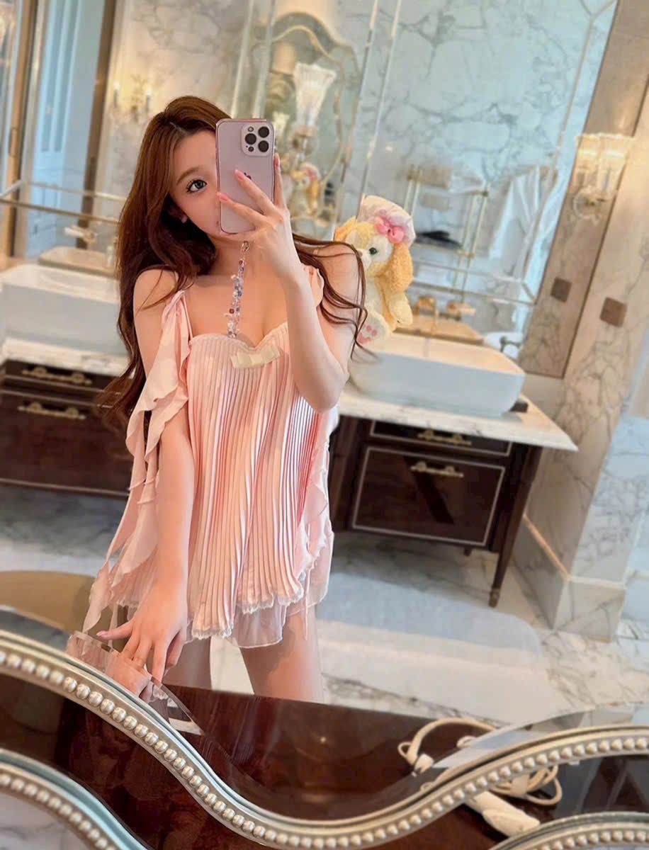 Váy ngủ D377 Lụa Cao Cấp Mẫu Trơn Xếp Ly Bánh Bèo Xinh Xắn