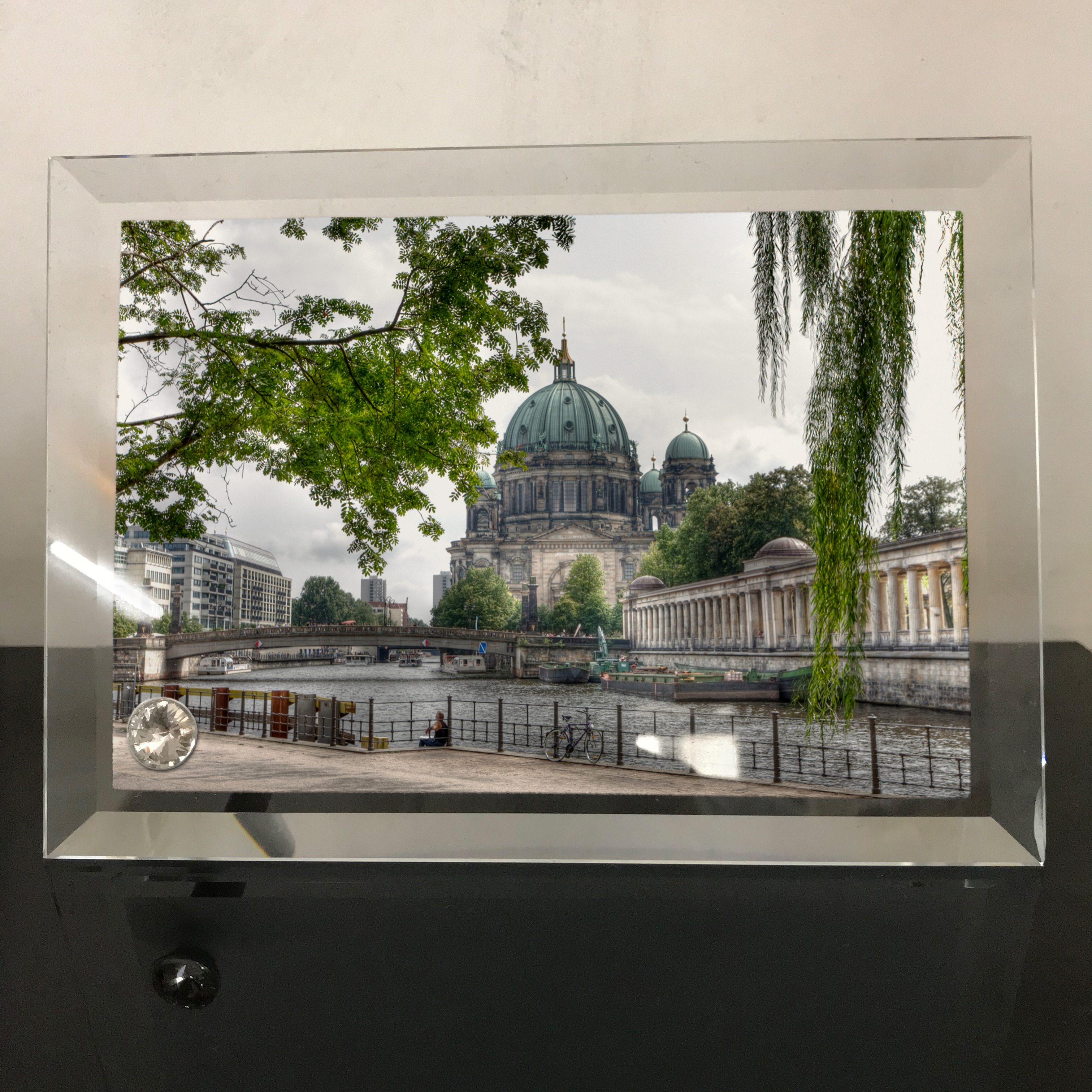 Khung hình thủy tinh 13x18 in hình Berlin Cathedral - nhà thờ chính tòa Berlin (1)Khung hình thủy tinh để bàn trang trí đẹp chủ đề tôn giáo