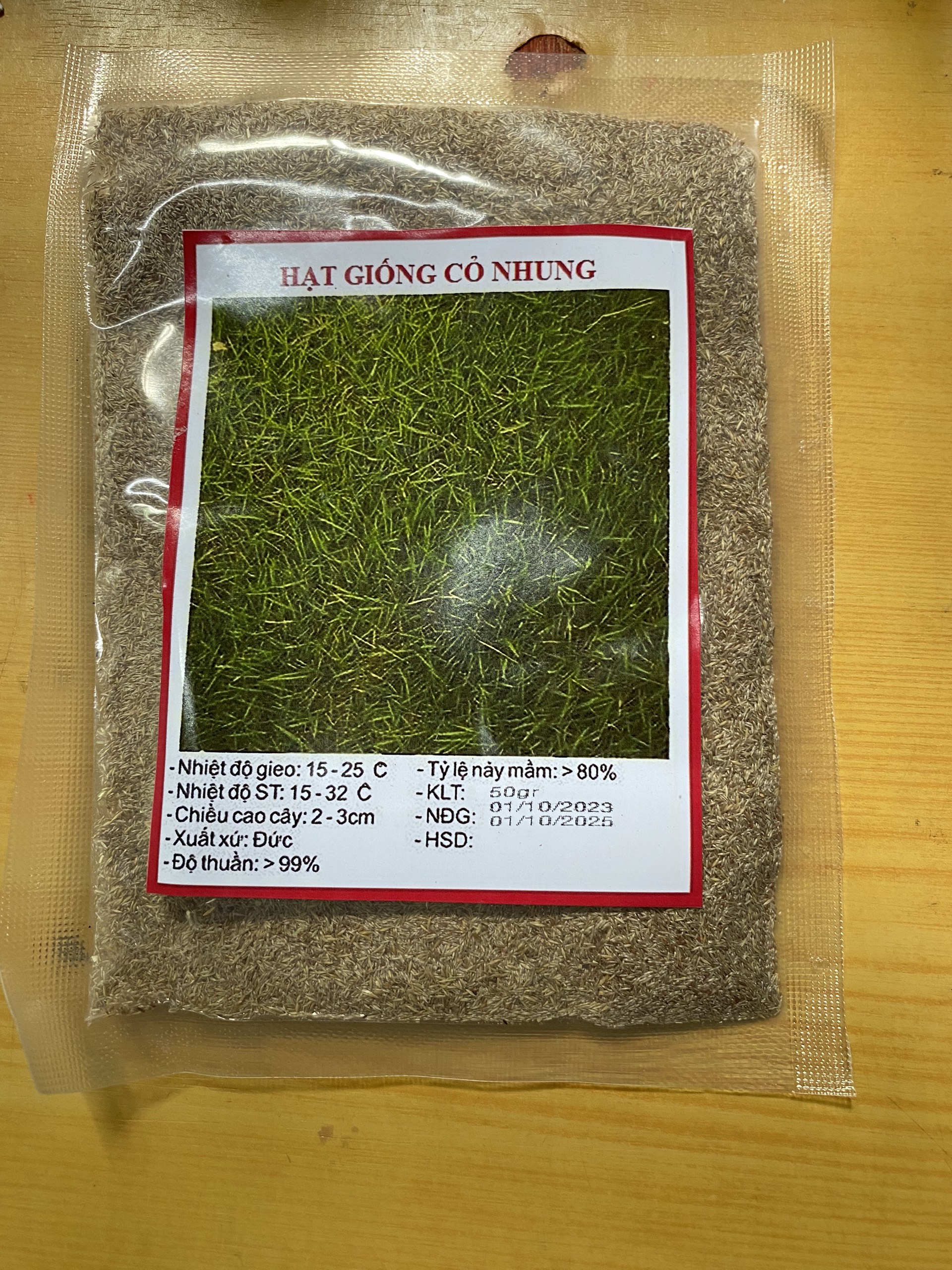 Gói 50 gram.Hạt giống cỏ nhung nhật ,cỏ thảm,lá dài 2cm(tặng kèm phân bón)