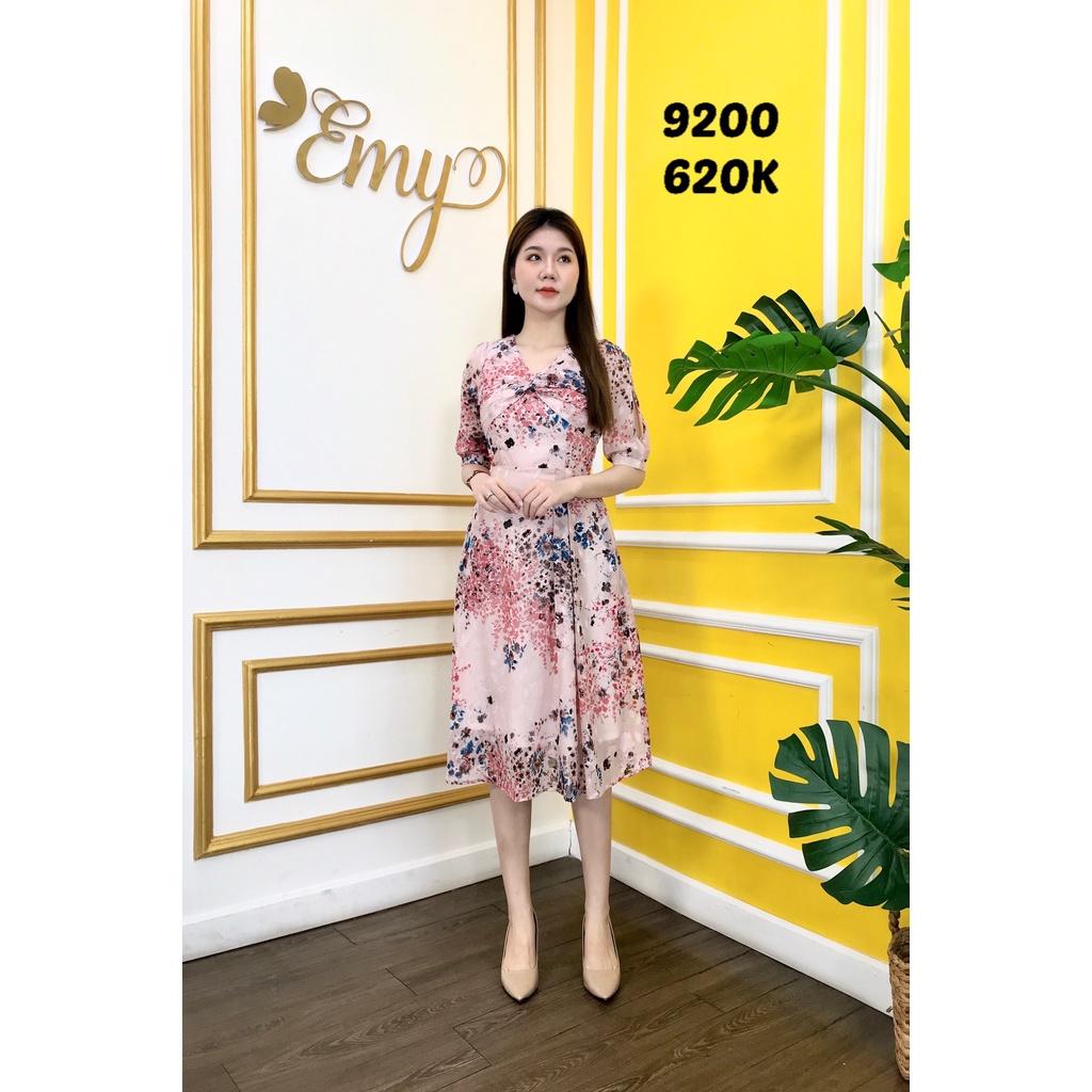 Đầm EMY EM9200 Cổ V Xoắn Ngực