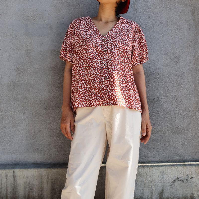 Áo linen đỏ bông