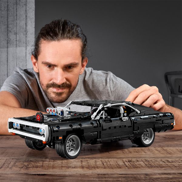 BỘ LẮP RÁP LEGO TECHNIC 42111 SIÊU XE DOM'S DODGE CHARGER