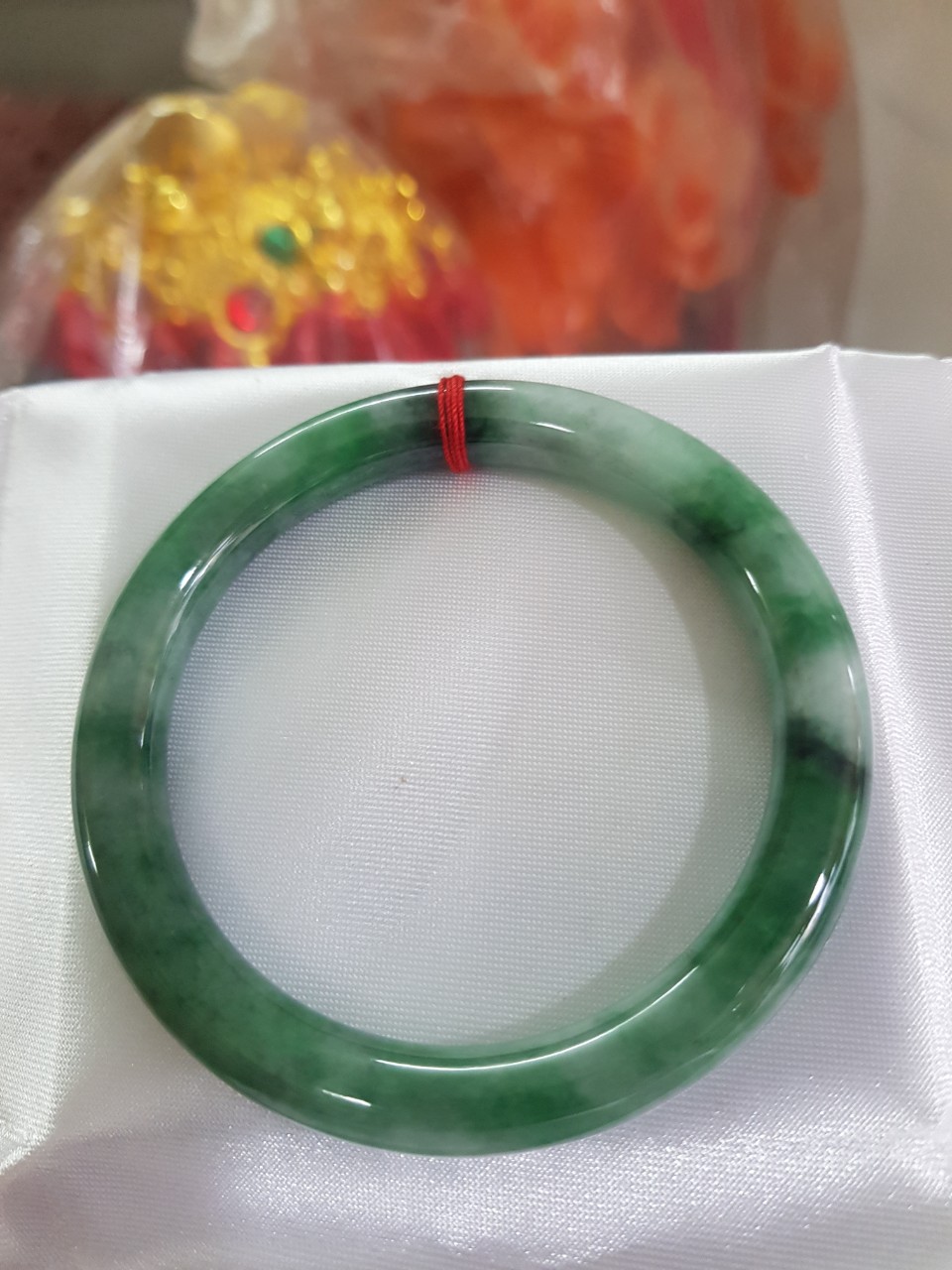 Vòng Cẩm Thạch tự nhiên mới cao cấp đẹp Đậu Lý Sịn Sao 54mm x cọng 8mm màu xanh đậu lý đậm nhạt điểm trắng nhẹ đẹp bóng nữ 53kg - 60kg đeo rất đẹp sang tay món quà tặng Mẹ , Vợ người thân ý nghĩa ạ