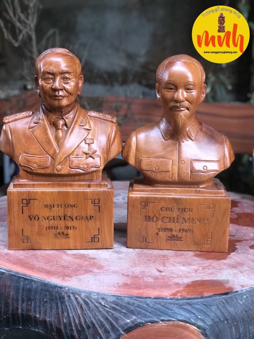 Tượng chân dung Bác Hồ kính yêu