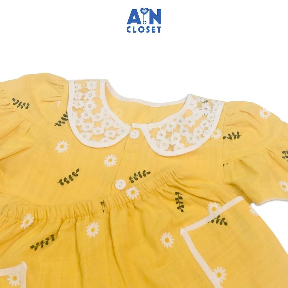 Bộ quần áo lửng bé gái họa tiết Cúc nhí vàng linen - AICDBG6JU6MM - AIN Closet