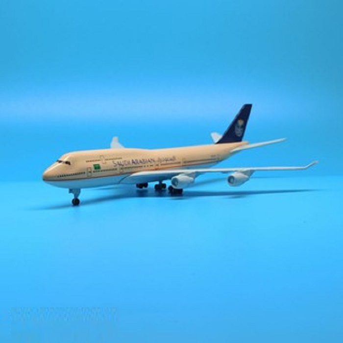 Mô hình máy bay tĩnh B747 Saudi Arabian Air 20cm có bánh xe