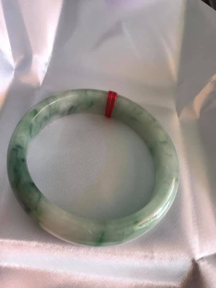 VÒNG CẨM THẠCH HẸ ĐẸP SAO 55MM ĐÁ TỰ NHIÊN MÀU TRẮNG NGÀ XANH LÁ NHẸ VÂN ĐỀU VÒNG ĐẸP LẮM NỮ 53kg Đến 65kg Đeo