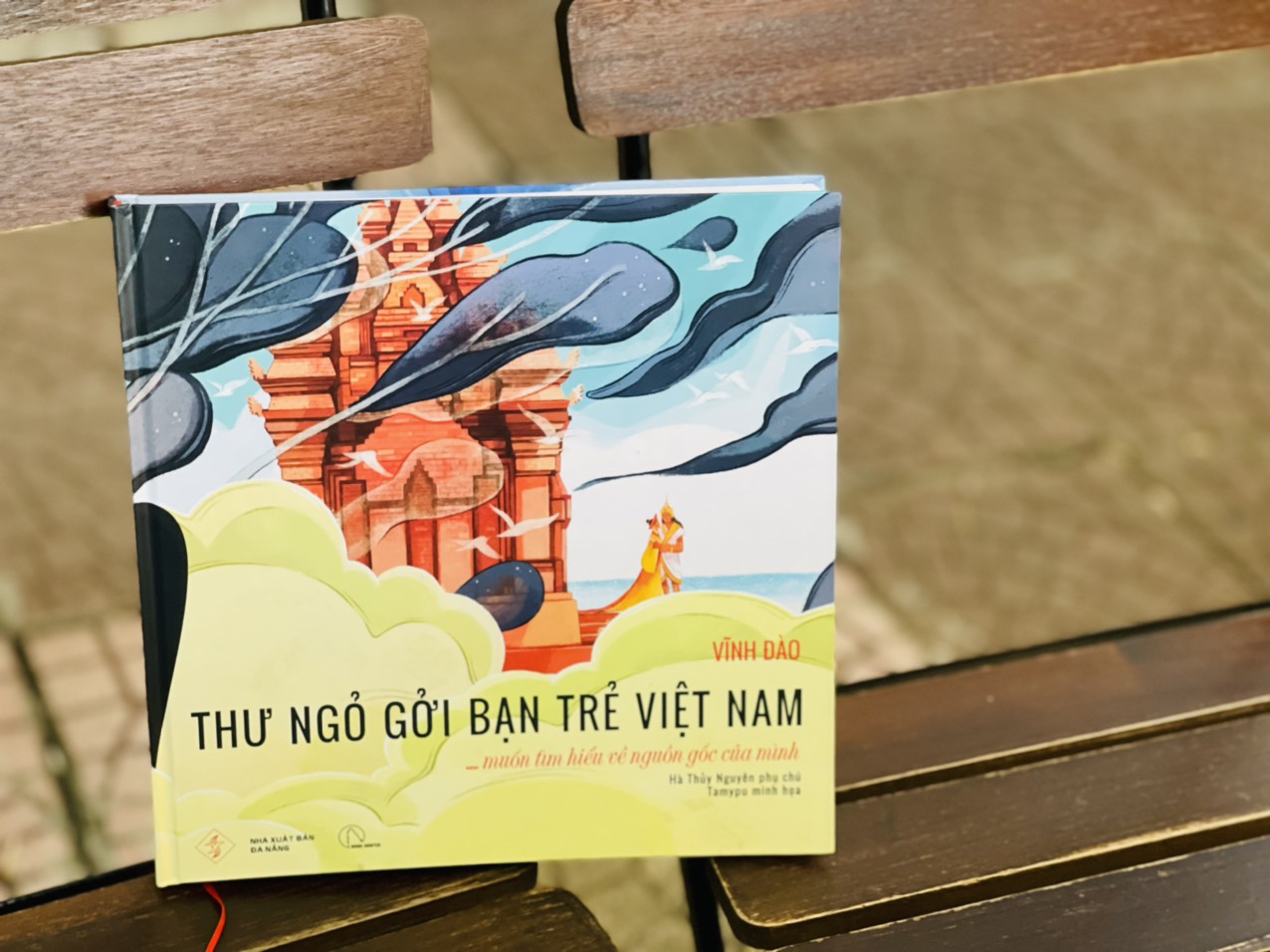 [bìa cứng] [Sách lịch sử có tranh minh họa] THƯ NGỎ GỞI BẠN TRẺ VIỆT NAM… muốn tìm hiểu về nguồn gốc của mình – Vĩnh Đào – NXB Đà Nẵng - Book Hunter