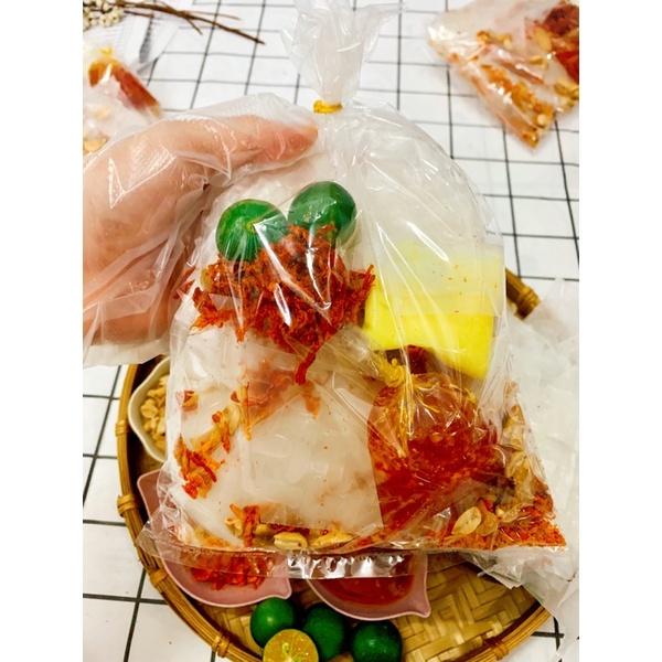 Bánh Tráng Trộn Thập Cẩm Full Topping Như Hình (Kèm Nước Sốt, Bơ, Tắc)