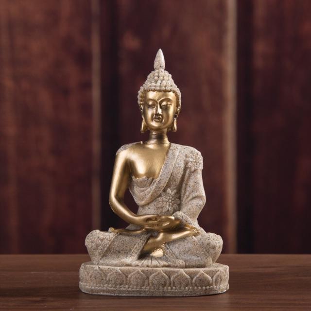 Tượng phật Thái màu vàng trang trí