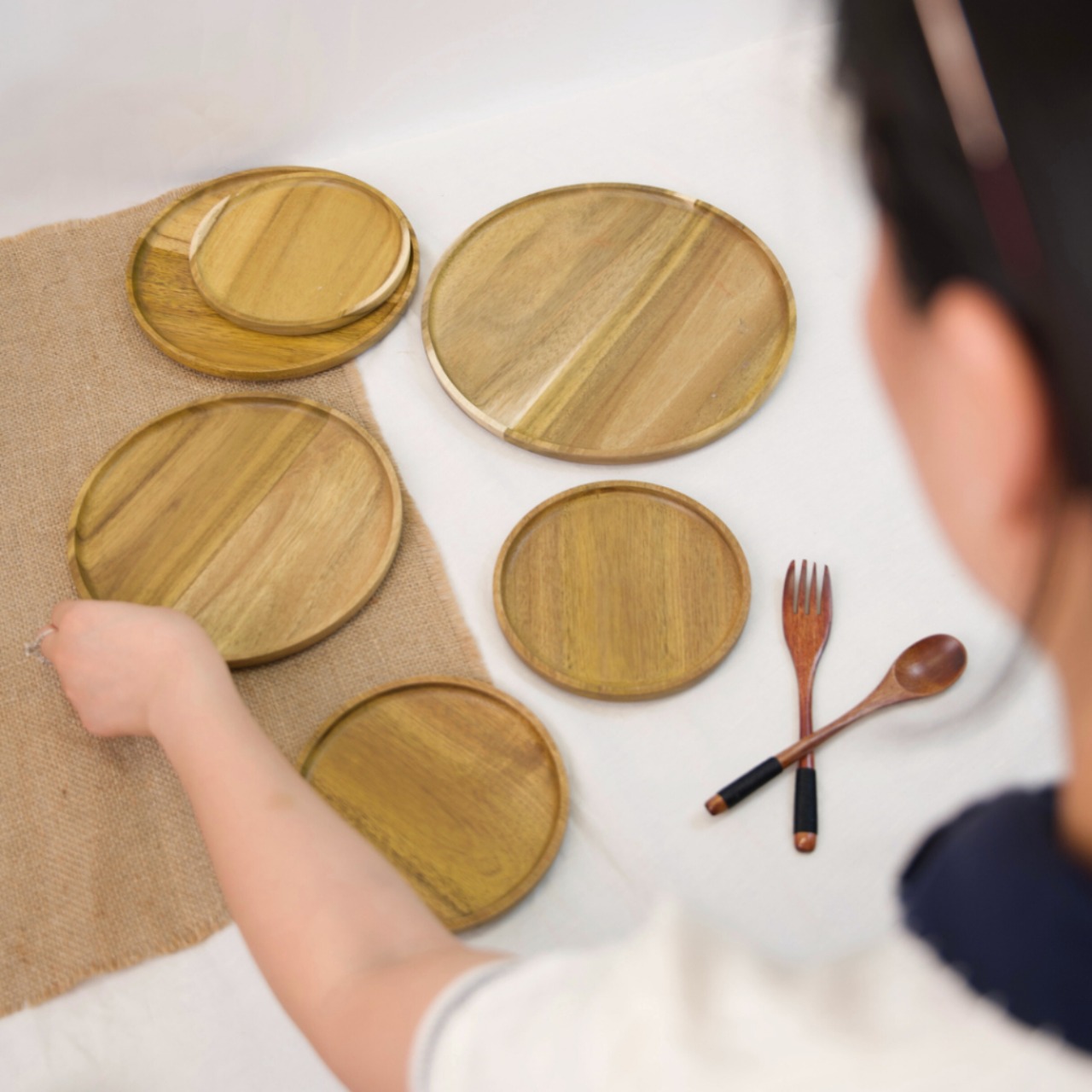 Khay đựng đồ hình tròn Vibasic làm từ gỗ keo, đa dạng kích thước, thích hợp decor trang trí