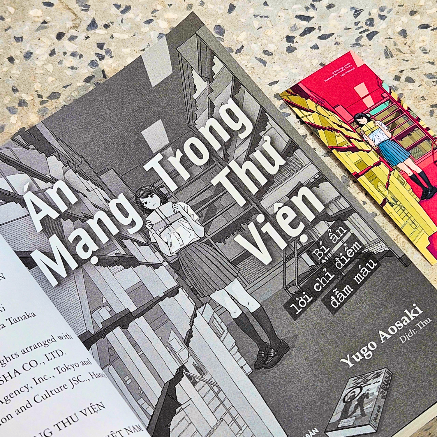 Sách - Án Mạng Trong Thư Viện - Bí Ẩn Lời Chỉ Điểm Đẫm Máu - Bản Đặc Biệt - Tặng Kèm Obi + Bookmark + Postcard Bồi