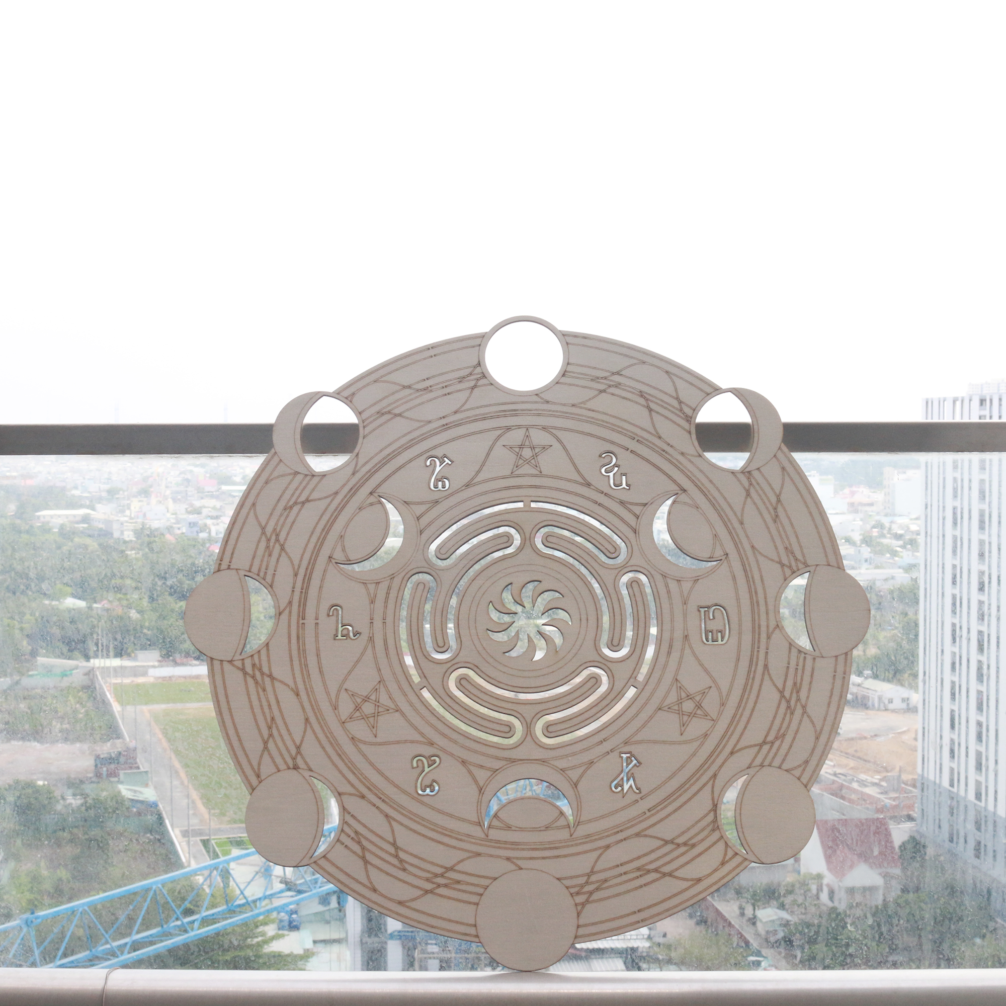 Tranh treo tường bánh xe Hecate